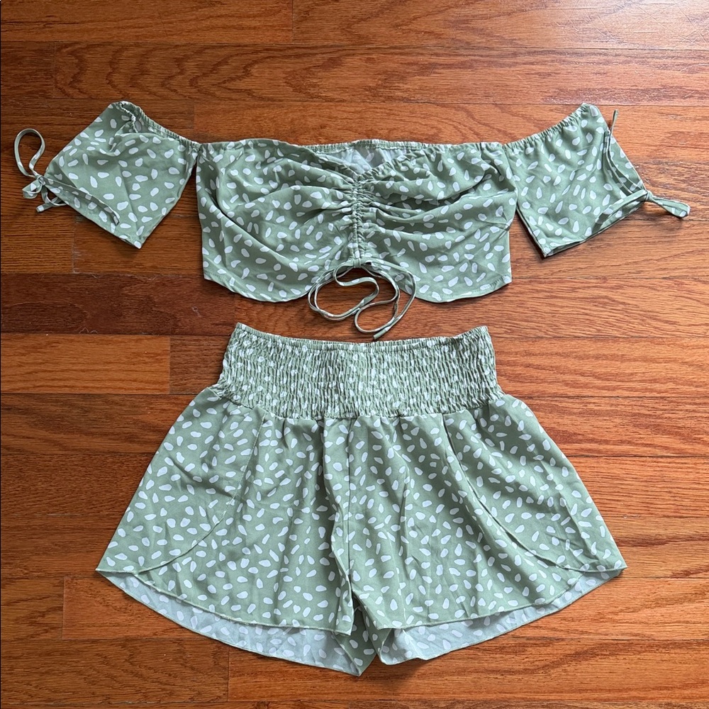 SHEIN Olive Leaf Print Off-Shoulder Set